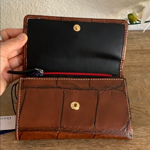 π Dooney & Bourke Wallet - Picture 10 of 16